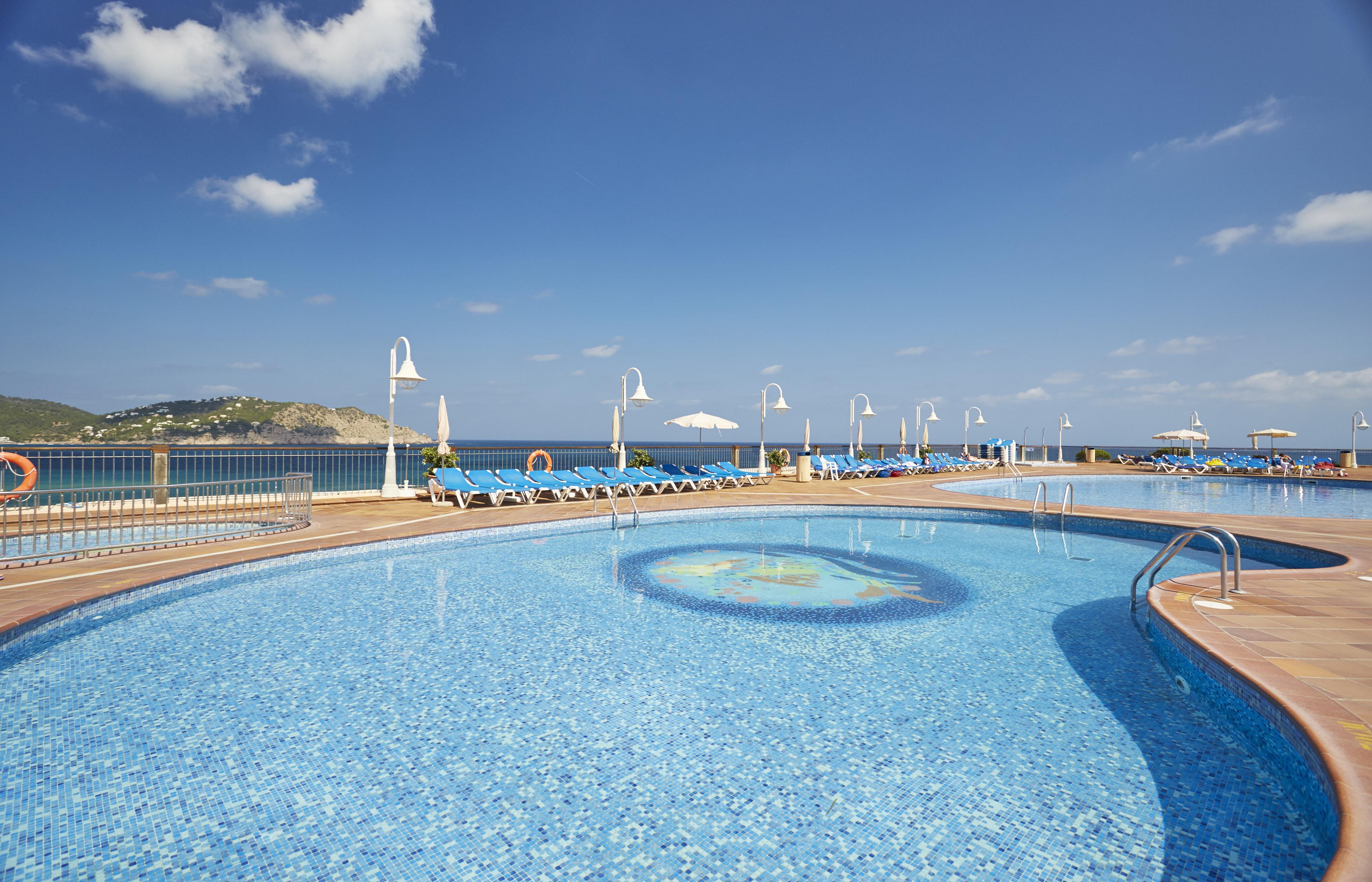 فندق إنفيسا كلوب كالا بلانكا Playa DPlaya Des Figueral المظهر الخارجي الصورة